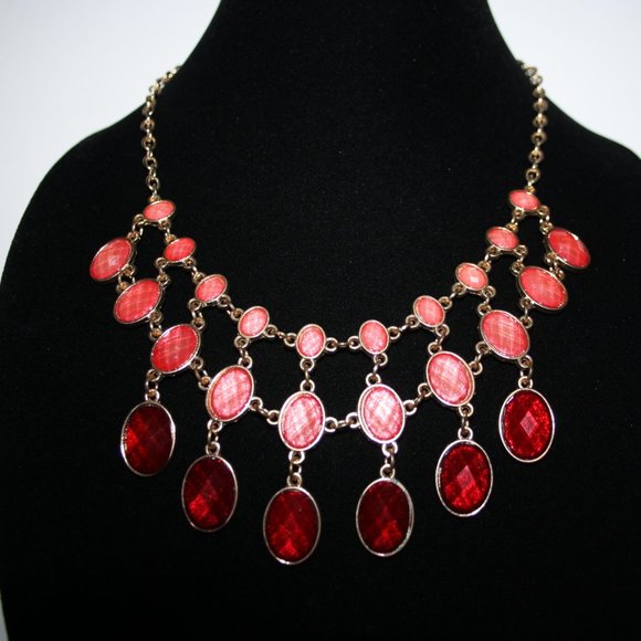Beautiful gold and red bib style necklace 18-21"